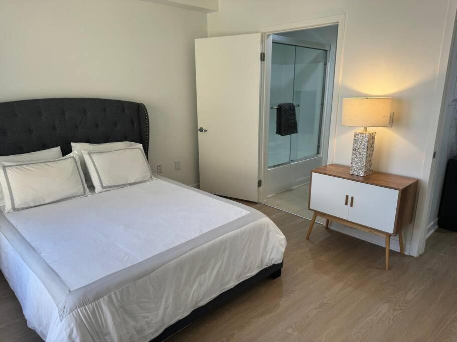 The Carlton- Modern-Luxury 2 Master Suites In Hrt Of Sm Steps To Ocean Ave لوس أنجلوس المظهر الخارجي الصورة