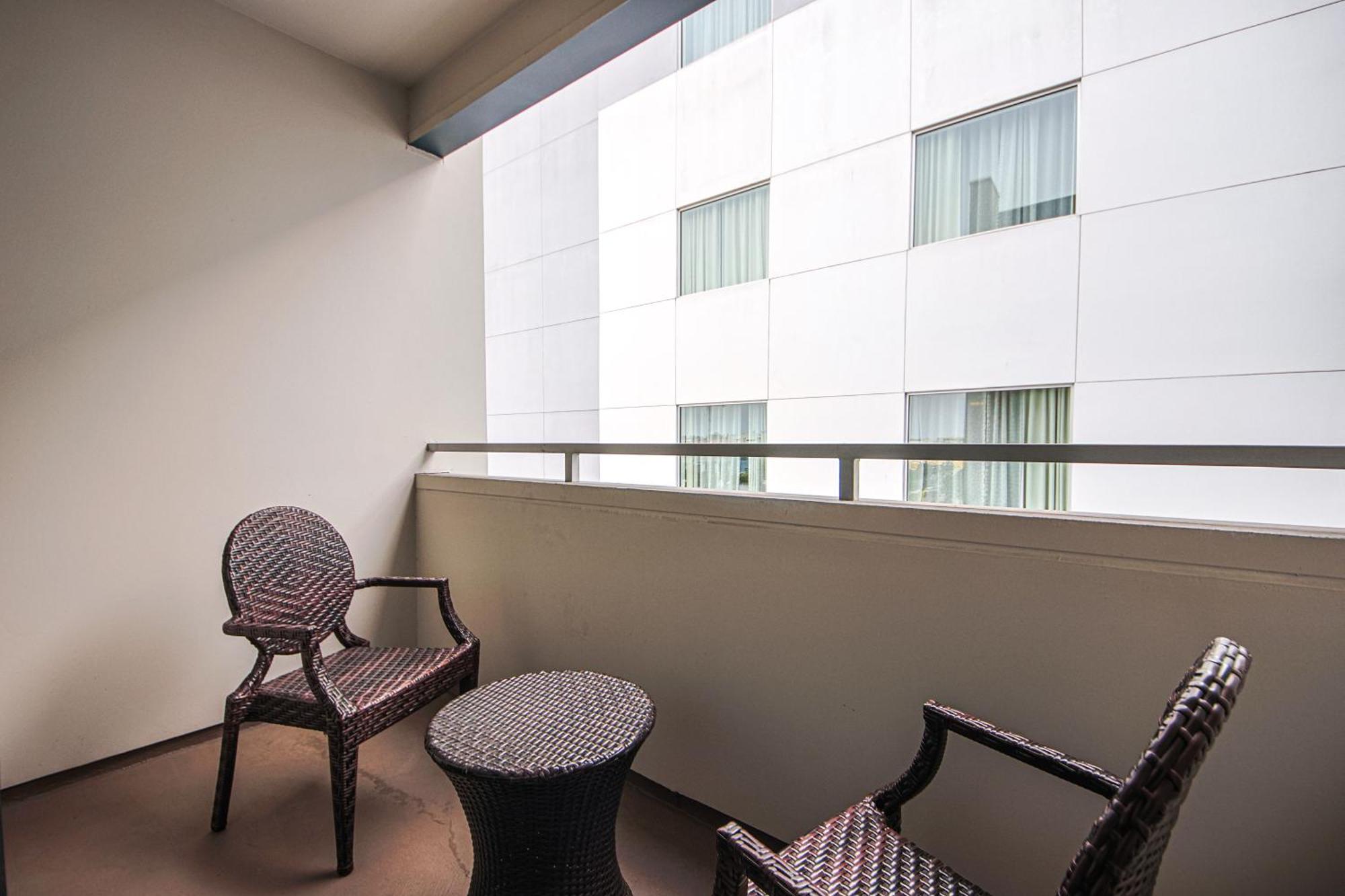 The Carlton- Modern-Luxury 2 Master Suites In Hrt Of Sm Steps To Ocean Ave لوس أنجلوس المظهر الخارجي الصورة