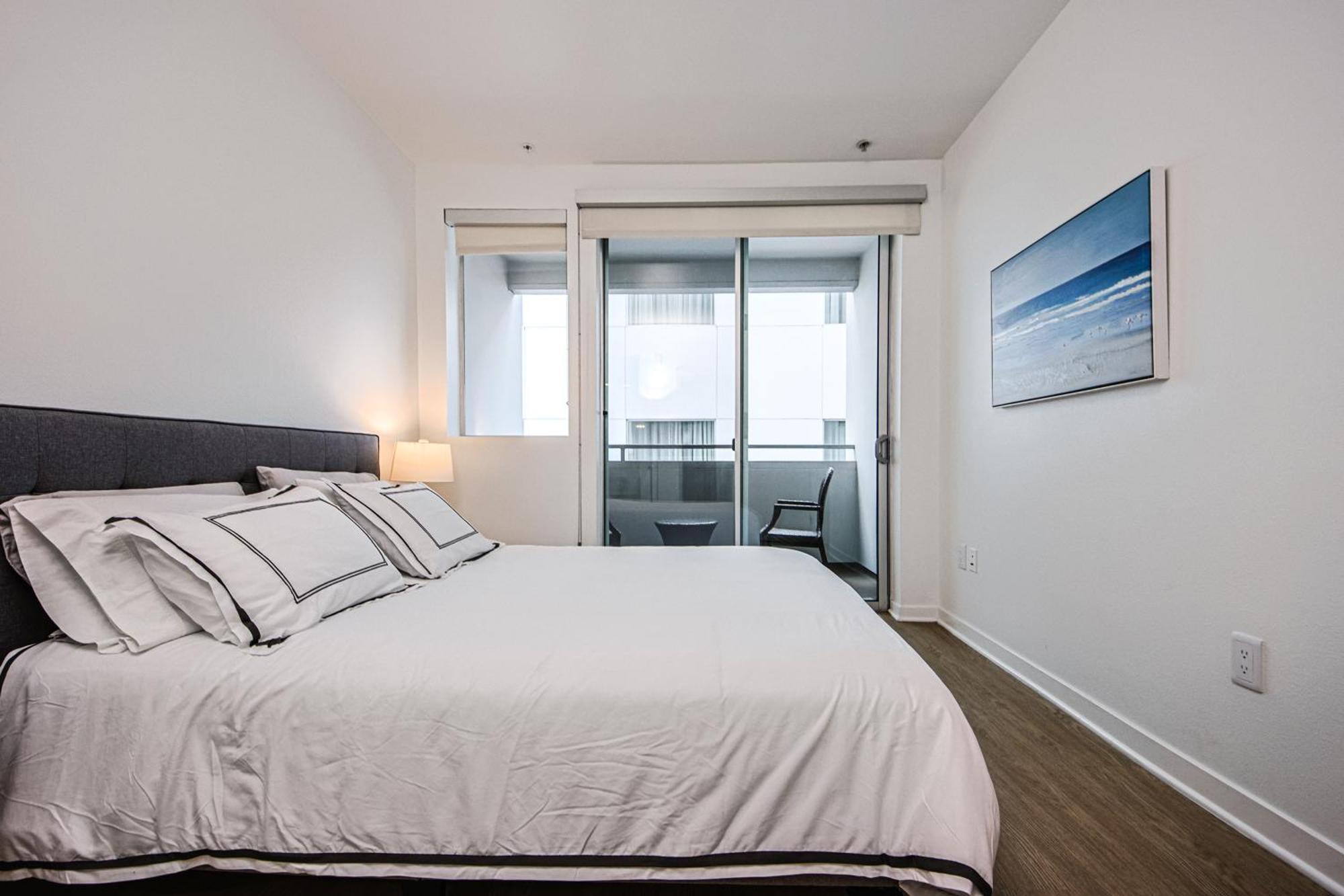 The Carlton- Modern-Luxury 2 Master Suites In Hrt Of Sm Steps To Ocean Ave لوس أنجلوس المظهر الخارجي الصورة