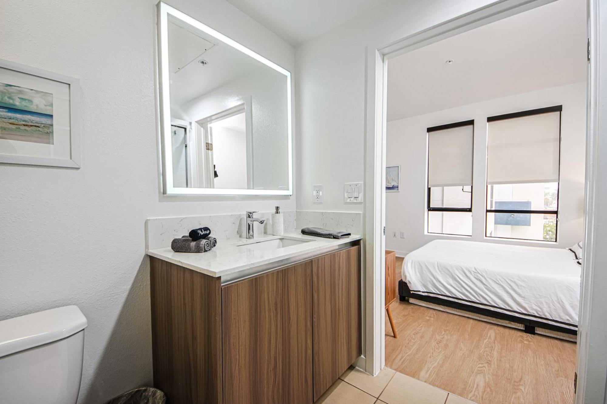 The Carlton- Modern-Luxury 2 Master Suites In Hrt Of Sm Steps To Ocean Ave لوس أنجلوس المظهر الخارجي الصورة